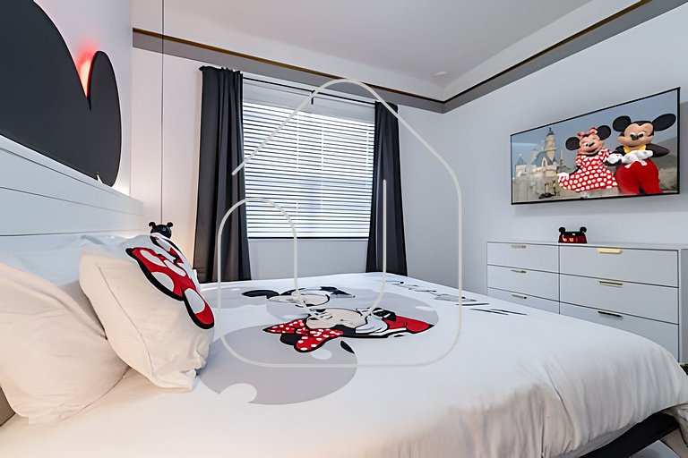 Luxury 6BR Villa | Prime Location, Pool & Cinema