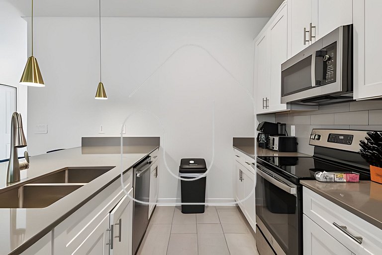 5BR Storey Lake Townhome, Heated Pool