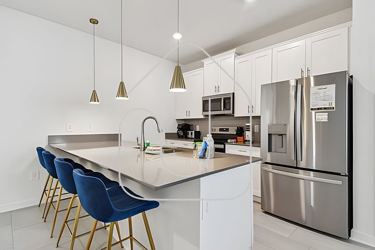 5BD/4B Storey Lake Brand new Luxury