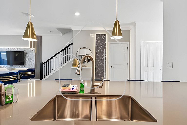 5BD/4B Storey Lake Brand new Luxury