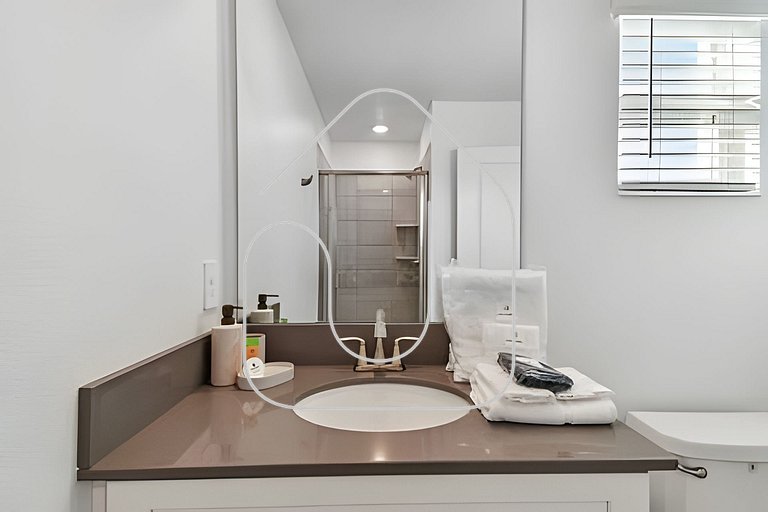 5BR Storey Lake Townhome, Heated Pool