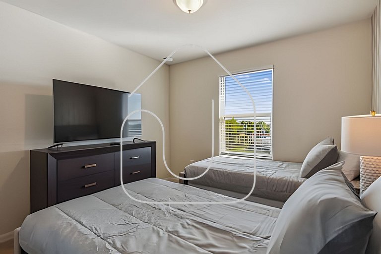 New 5BR Townhome | Windsor Island + Pool