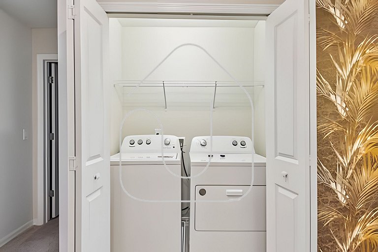 New 5BR Townhome | Windsor Island + Pool