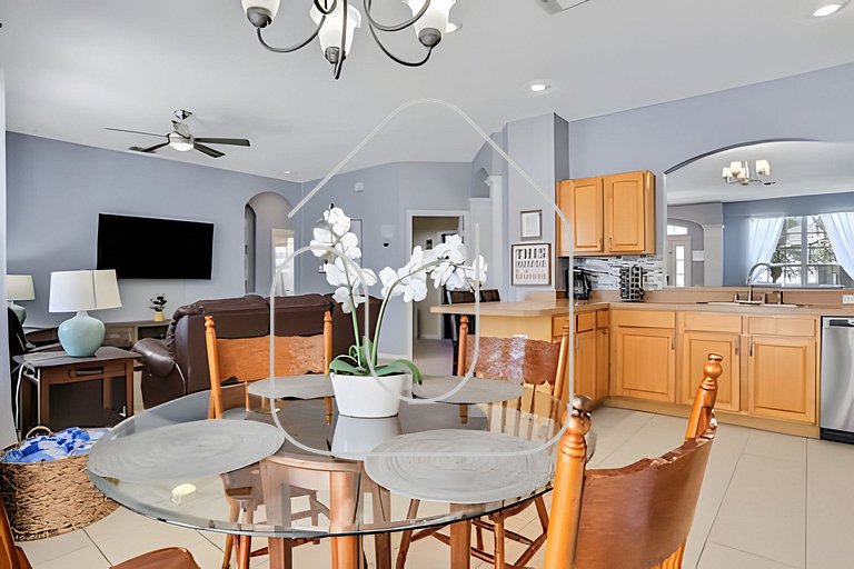 Family 6BR Villa w/ Marvel Game Room & Pool