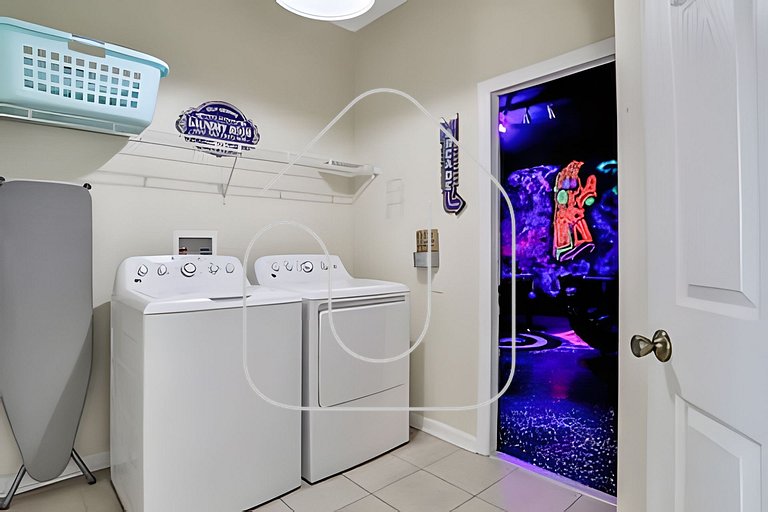 Family 6BR Villa w/ Marvel Game Room & Pool