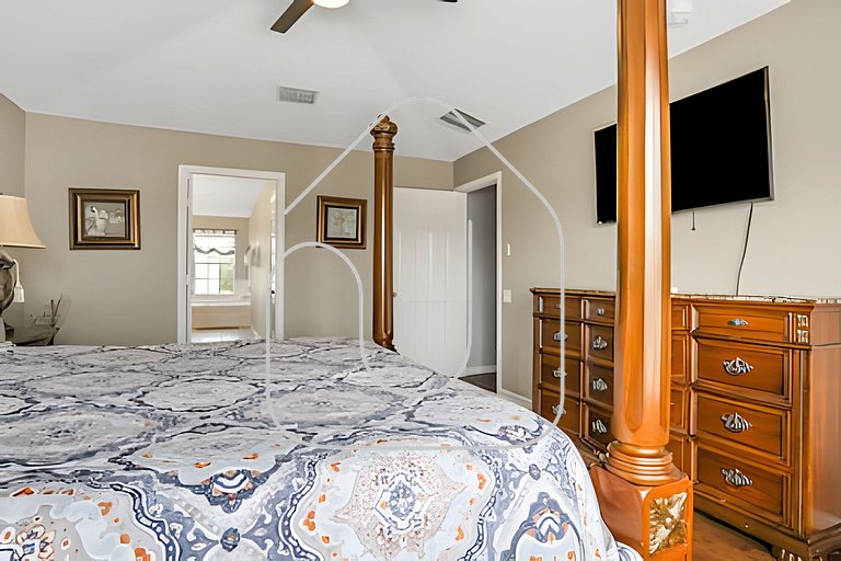 Family 6BR Villa w/ Marvel Game Room & Pool