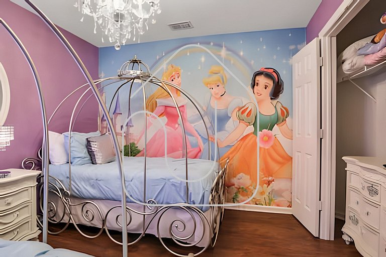 Family 6BR Villa w/ Marvel Game Room & Pool