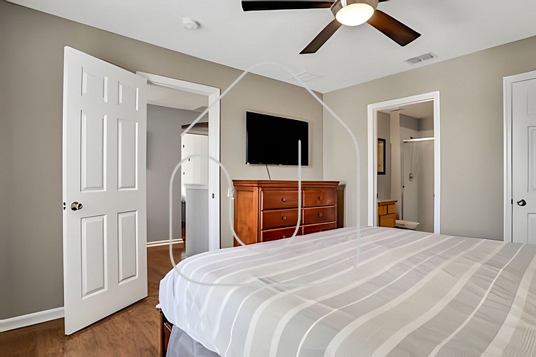 Family 6BR Villa w/ Marvel Game Room & Pool