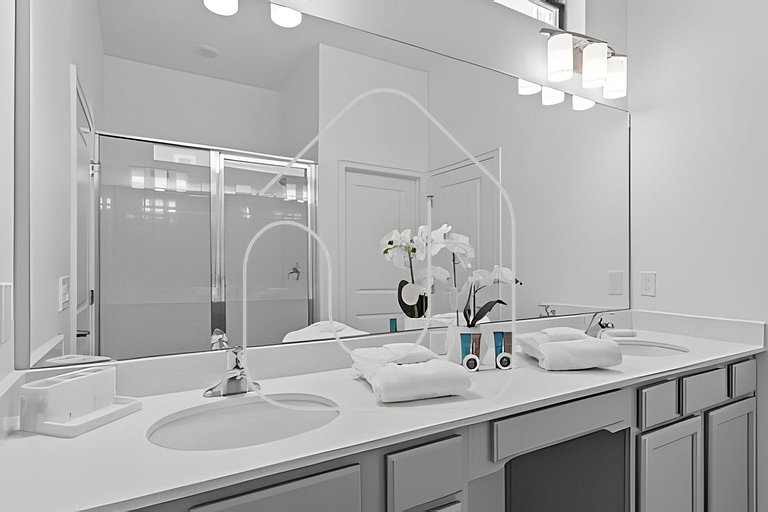 Luxurious 9BR Paradiso | Pool, Cinema & Game Room