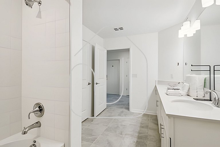 Luxury 3BR Condo | Storey Lake Resort