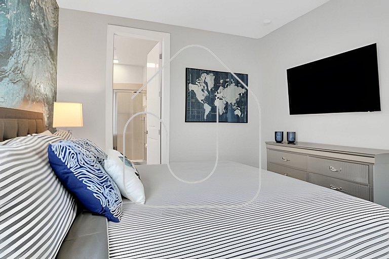 Reunion Luxury Villa w/ Lake View & Game Room