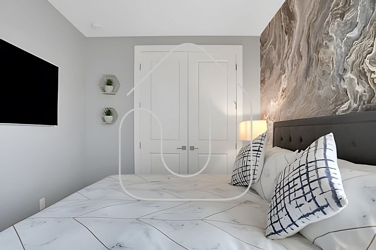 Reunion Luxury Villa w/ Lake View & Game Room