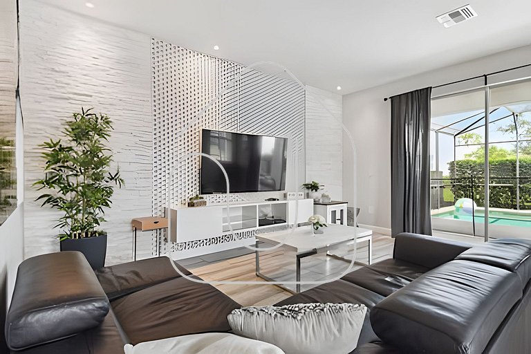 6BR Storey Lake Home, Private Pool