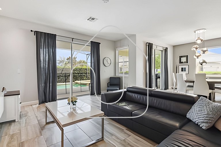 6BR Storey Lake Home, Private Pool