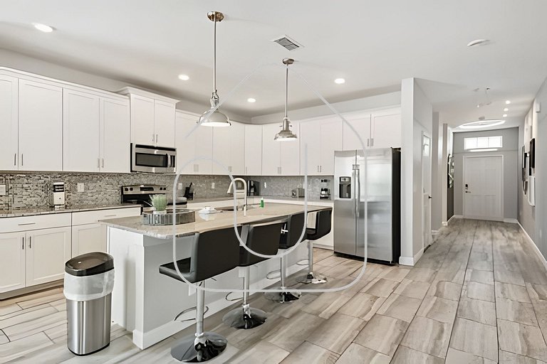 6BR Storey Lake Home, Private Pool