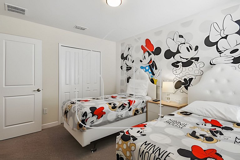 6BR Storey Lake Home, Private Pool