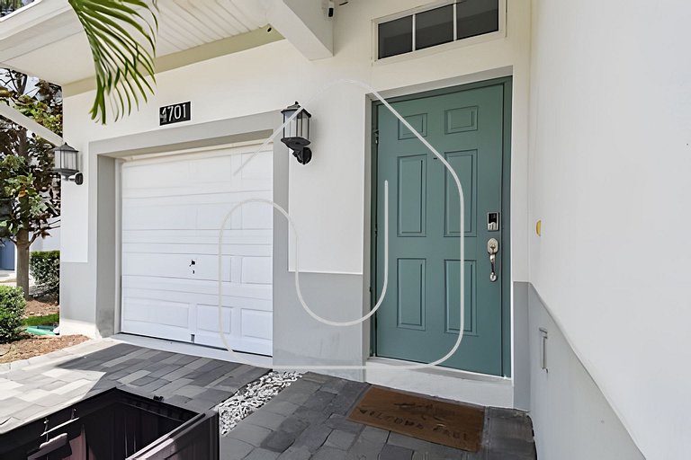 6BR Storey Lake Home, Private Pool
