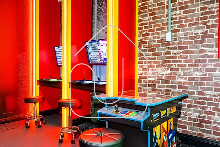 6BD/4BA Windsor Luxury Villa | Game Room & Pool