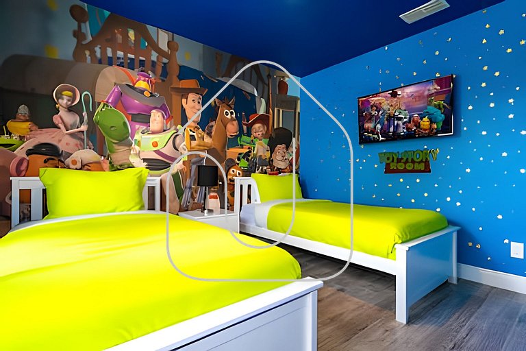 6BD/4BA Windsor Luxury Villa | Game Room & Pool