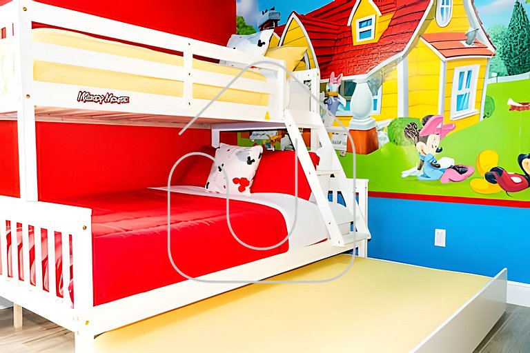 6BD/4BA Windsor Luxury Villa | Game Room & Pool