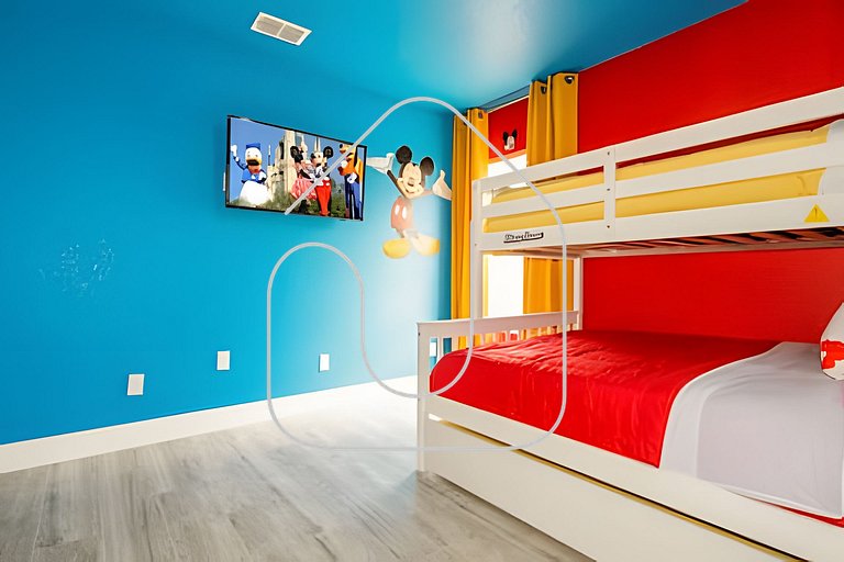 6BD/4BA Windsor Luxury Villa | Game Room & Pool