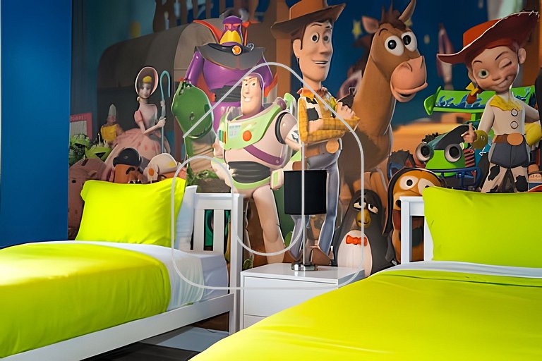 6BD/4BA Windsor Luxury Villa | Game Room & Pool