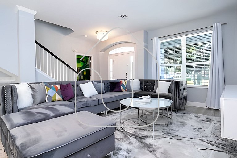 6BD/4BA Windsor Luxury Villa | Game Room & Pool