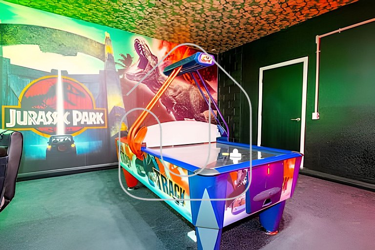 6BD/4BA Windsor Luxury Villa | Game Room & Pool