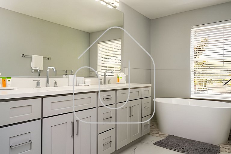 6BD/4BA Windsor Luxury Villa | Game Room & Pool