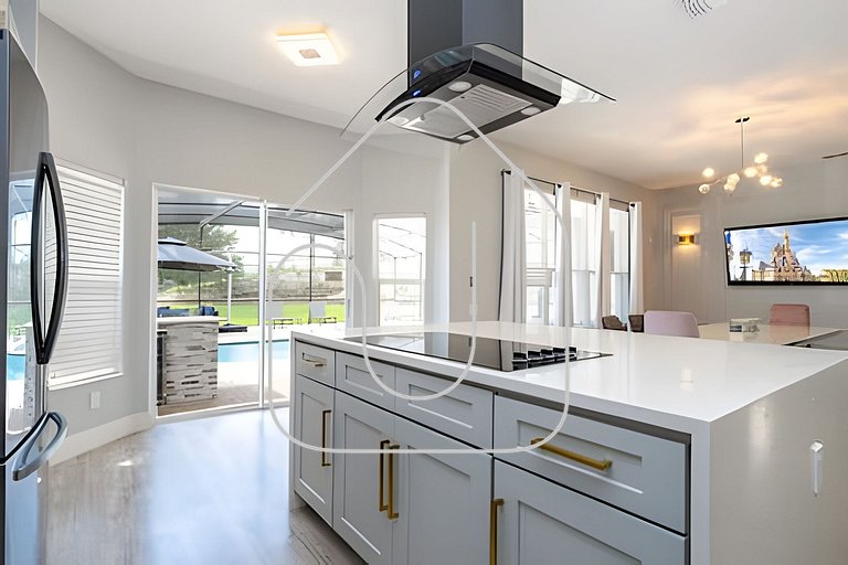 6BD/4BA Windsor Luxury Villa | Game Room & Pool