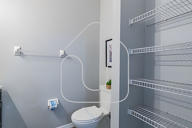 Lake Berkley 3BR Retreat – Pool & Fast WiFi