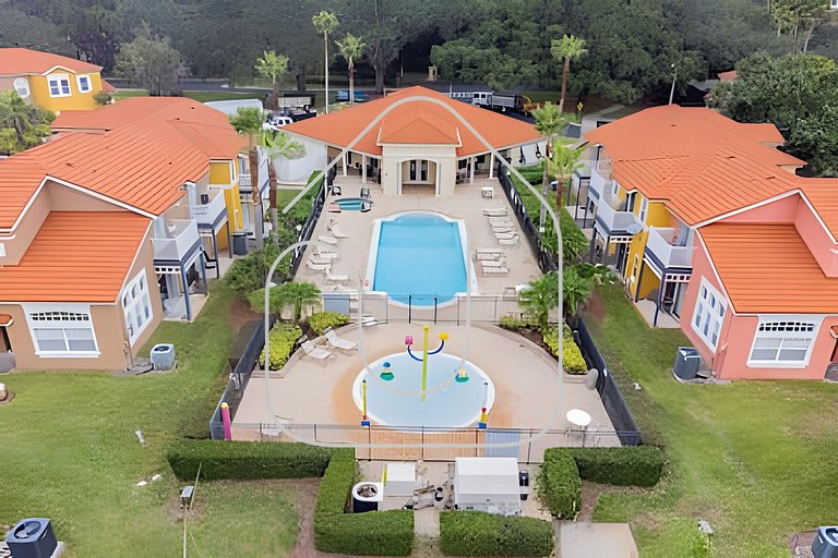 3BR Lake Berkley Townhome, Balcony