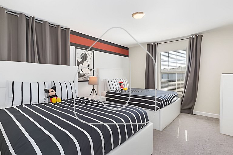 Resort Villa with Heated Pool and Ping Pong Table