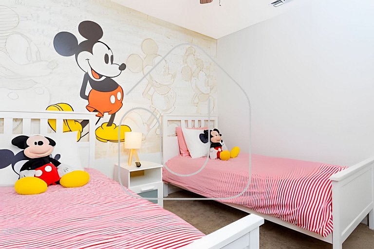 Disney 4BR Home + Pool & Themed Bedrooms