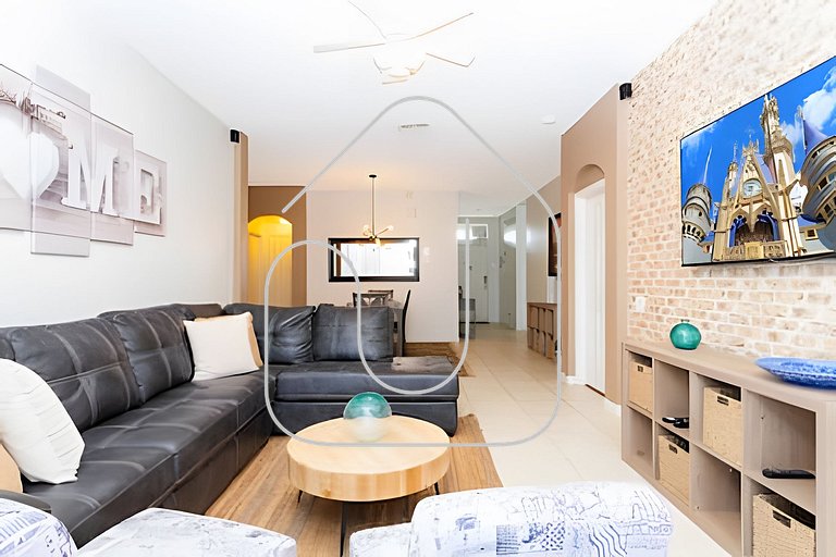 Disney 4BR Home + Pool & Themed Bedrooms