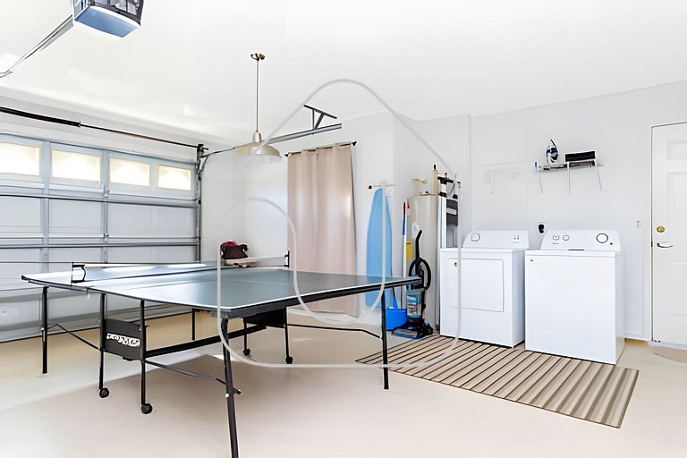 Disney 4BR Home + Pool & Themed Bedrooms