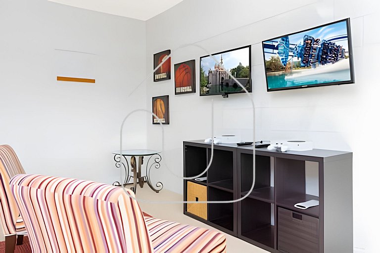 Disney 4BR Home + Pool & Themed Bedrooms