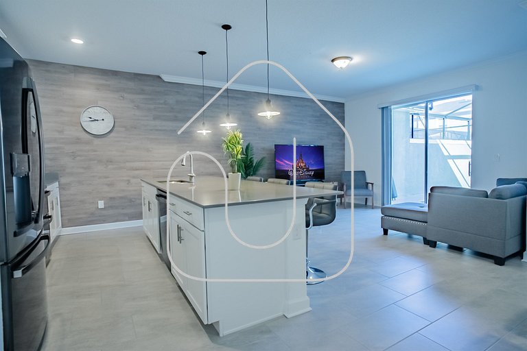Luxury Townhouse w/Priv. Pool Near Disney
