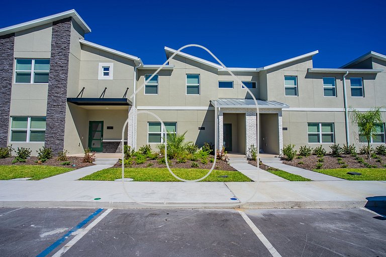 Luxury Townhouse w/Priv. Pool Near Disney