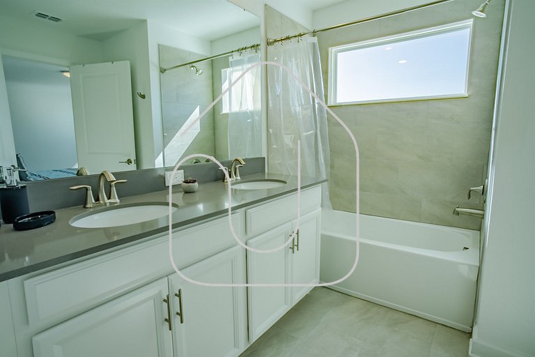 Luxury Townhouse w/Priv. Pool Near Disney