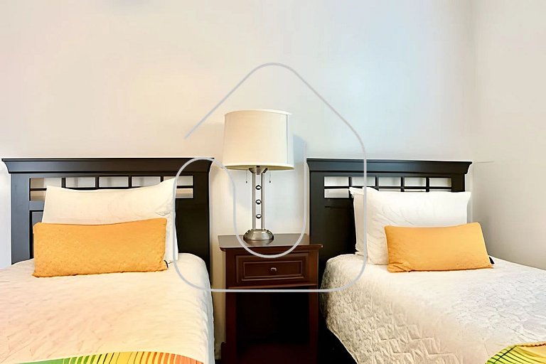 Cozy 4BD/3BA Bella Vida Private Pool