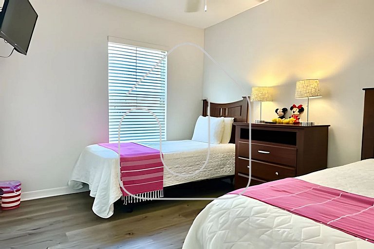 Cozy 4BD/3BA Bella Vida Private Pool