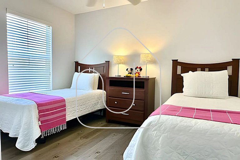 Cozy 4BD/3BA Bella Vida Private Pool