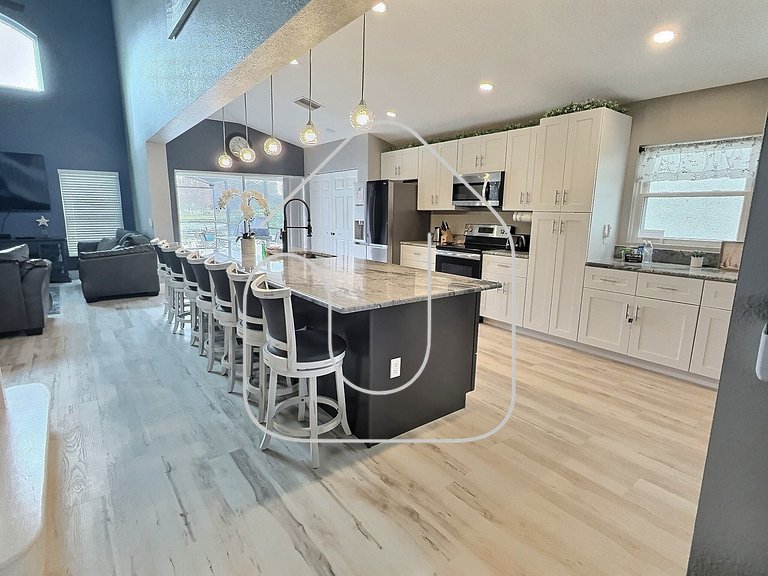 5BR Lake Berkley Home, Lake-View Pool