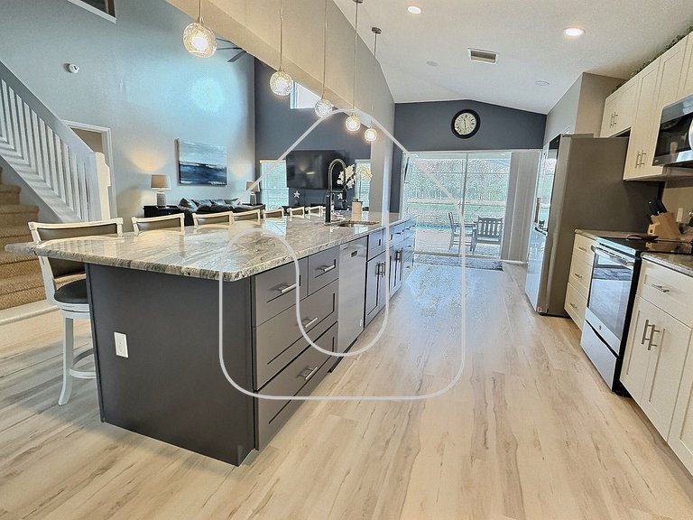 5BR Lake Berkley Home, Lake-View Pool