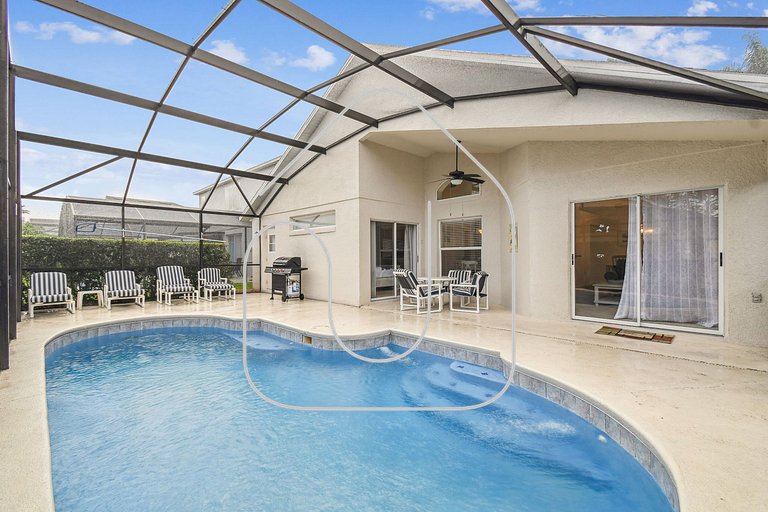 Casa c/ Piscina Privativa e Game Room