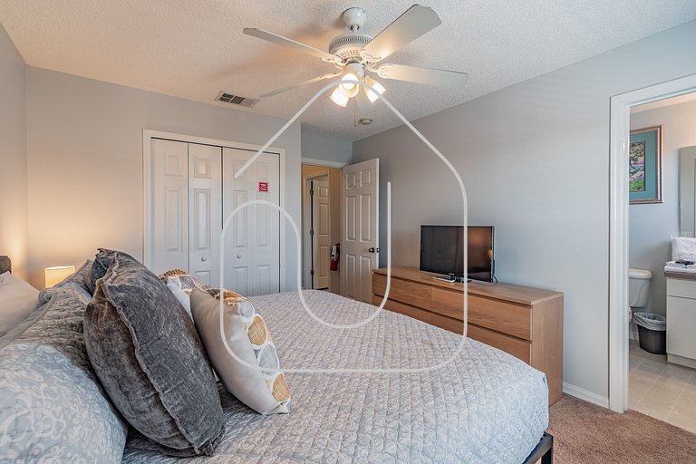 Charming 3BD/2.5BA * Jacuzzi + Lake View