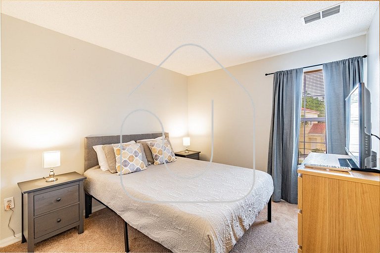 Charming 3BD/2.5BA * Jacuzzi + Lake View