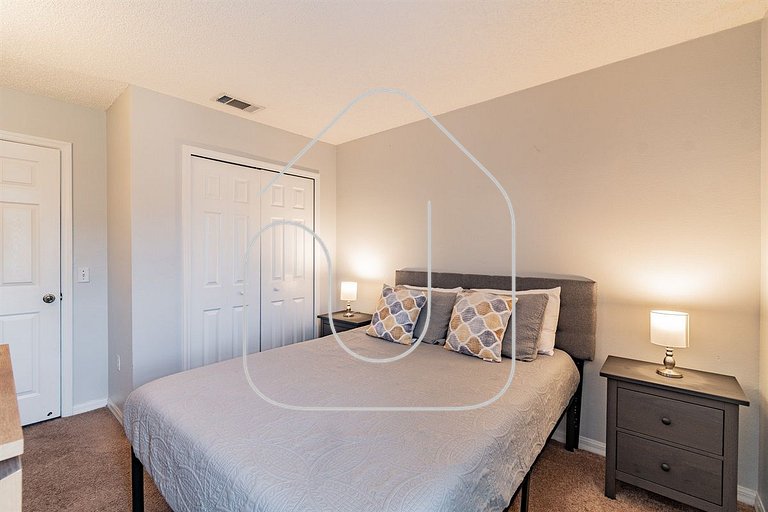 Charming 3BD/2.5BA * Jacuzzi + Lake View