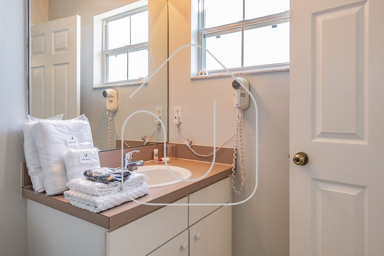 Charmosa 3Q/2.5B c/Jacuzzi * Vista Lago *